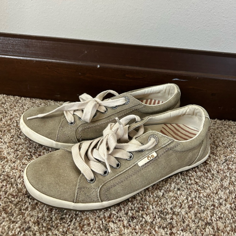 Taos Women’s Star Sneakers